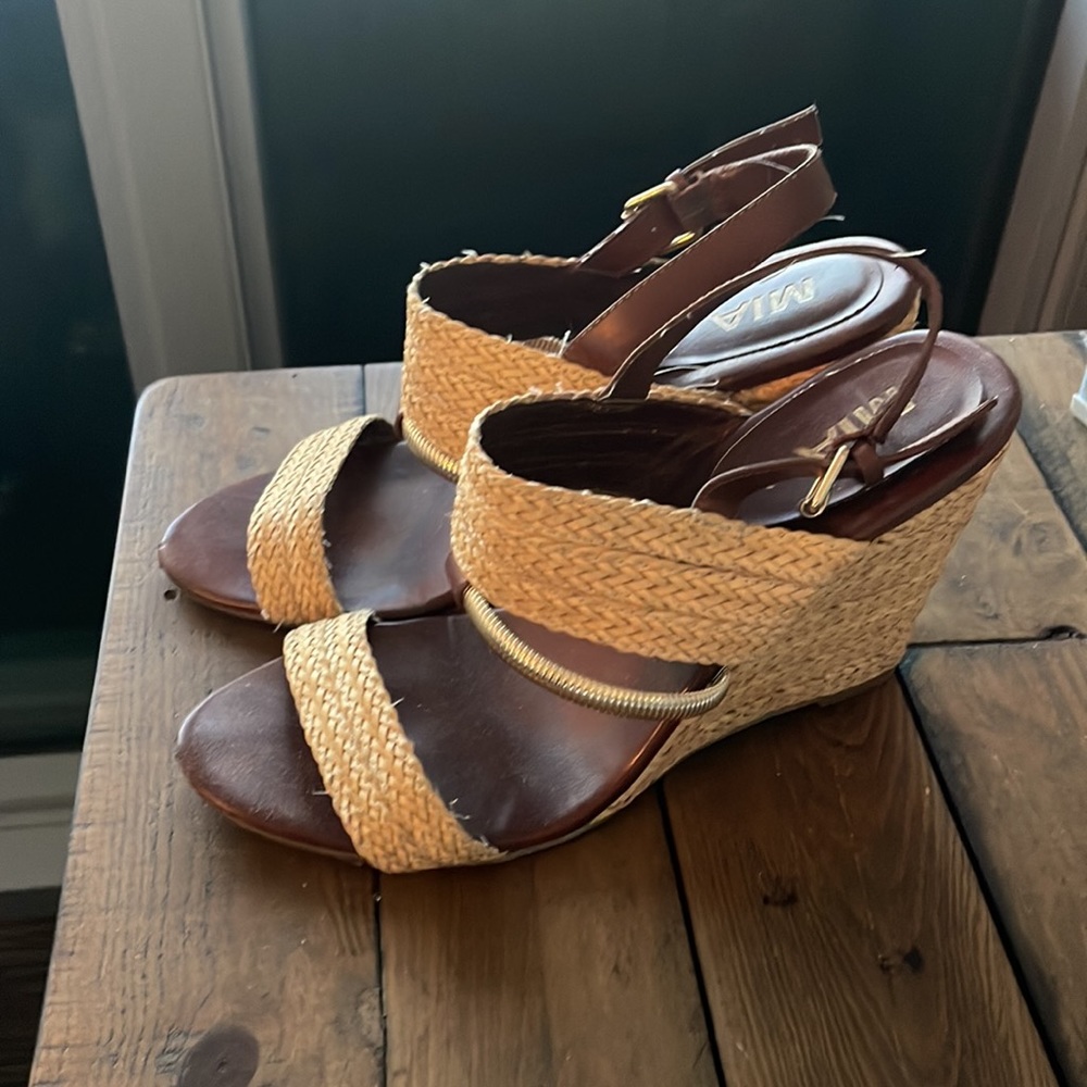 Wedge - Picture 4 of 4